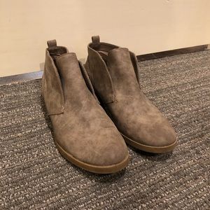 Indigo Road Women’s Soft Leather Booties